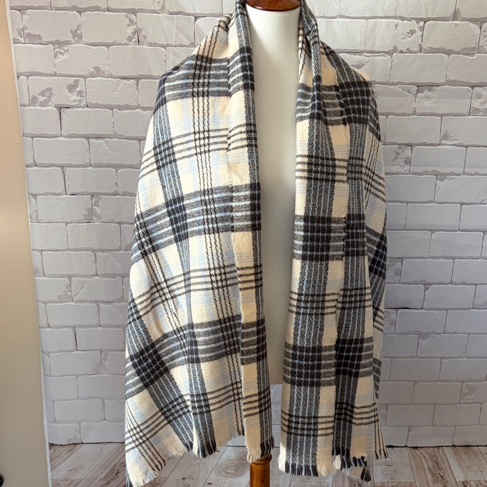 Elegant Black and Cream Plaid Home Accent Wrap